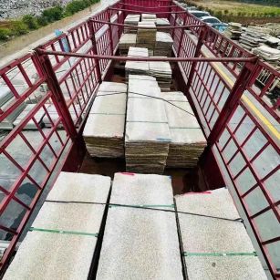 呼和浩特 黄金麻花岗岩荔枝面，光面毛板装车完成