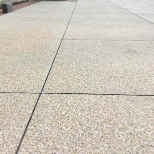 呼和浩特 黄金麻花岗岩石板材荔枝面地面铺装效果
