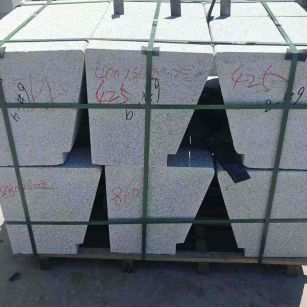 呼和浩特 芝麻白异形坐凳，石凳