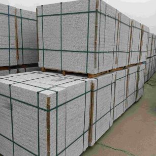 呼和浩特 白麻花岗岩石材荔枝面地铺石（300*600*50）