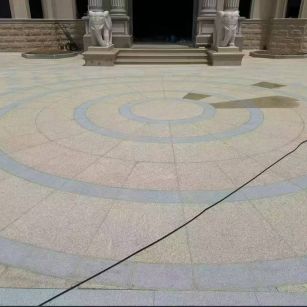 呼和浩特 黄金麻芝麻灰花岗岩石材地铺拼接效果