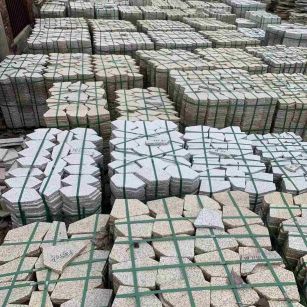 呼和浩特 黄金麻白麻花岗岩荔枝面地铺石(冰裂纹)