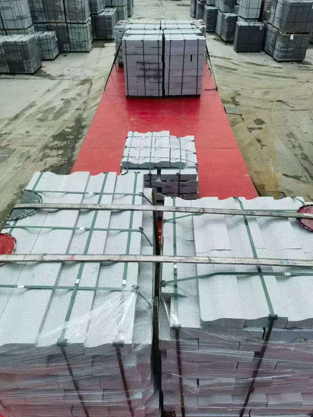 呼和浩特 芝麻白仿形加直形路沿石出货日常