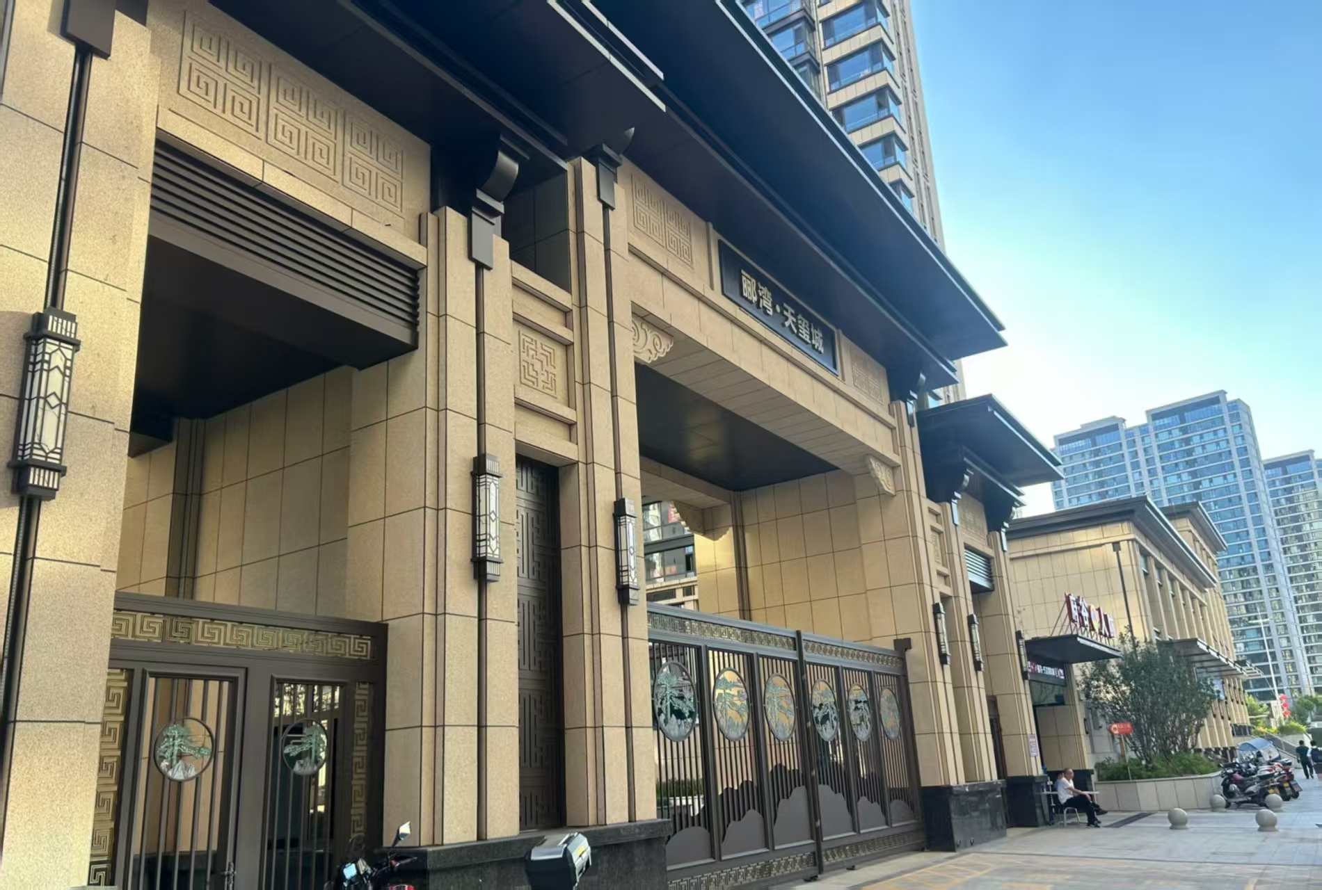 呼和浩特 黄金麻花岗岩荔枝面小区门楼外墙干挂