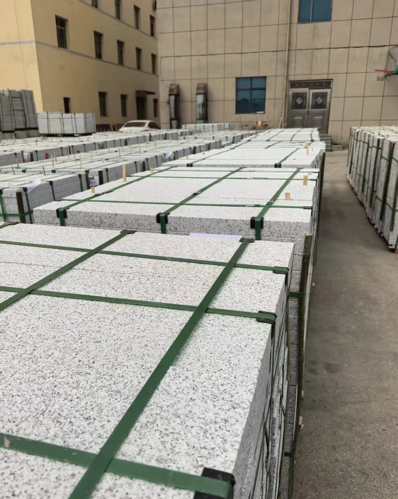 呼和浩特 白麻花岗岩5.0公分荔枝面地铺石