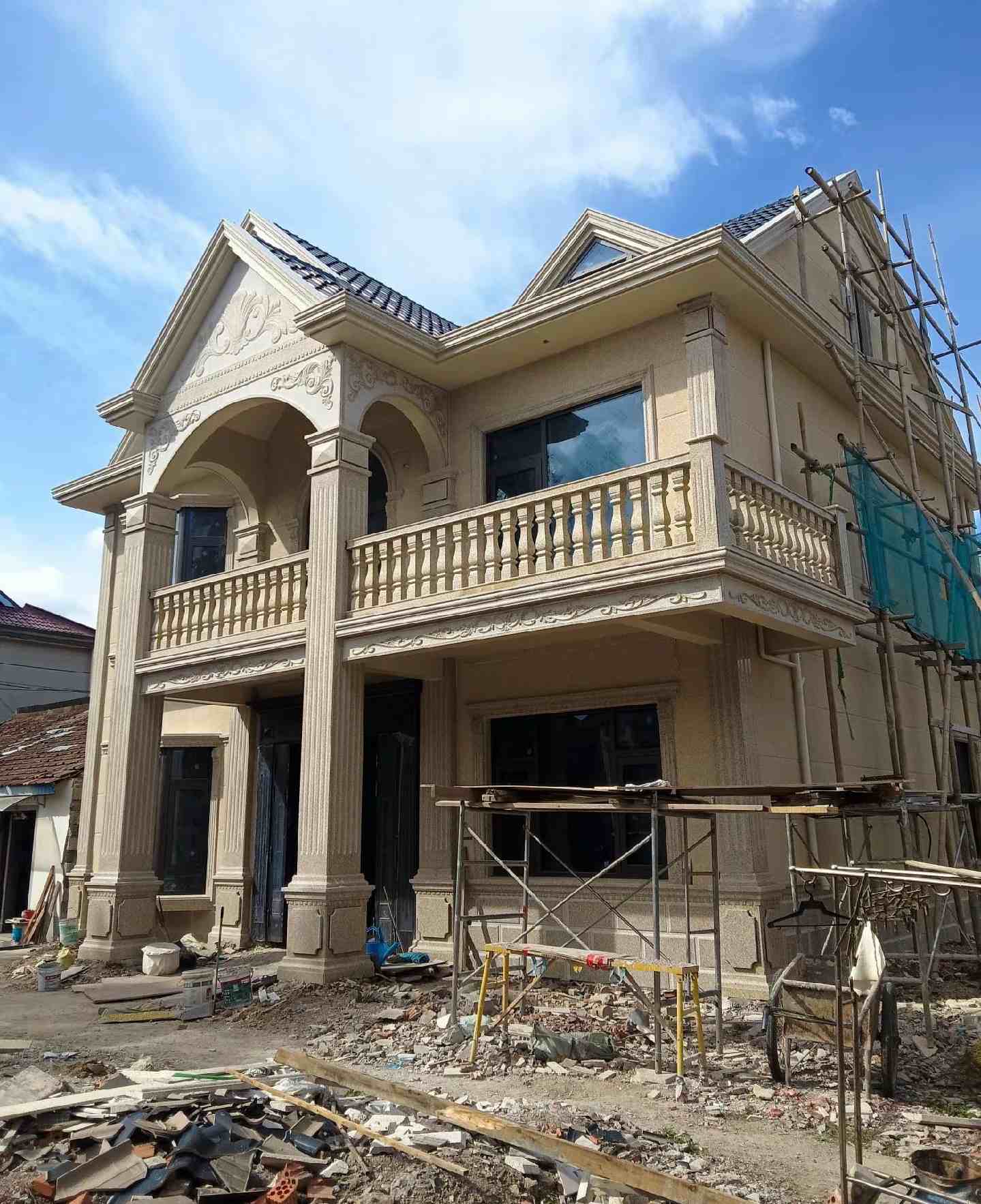 呼和浩特 黄金麻花岗岩石材私人别墅雕花门楼柱阳台栏杆