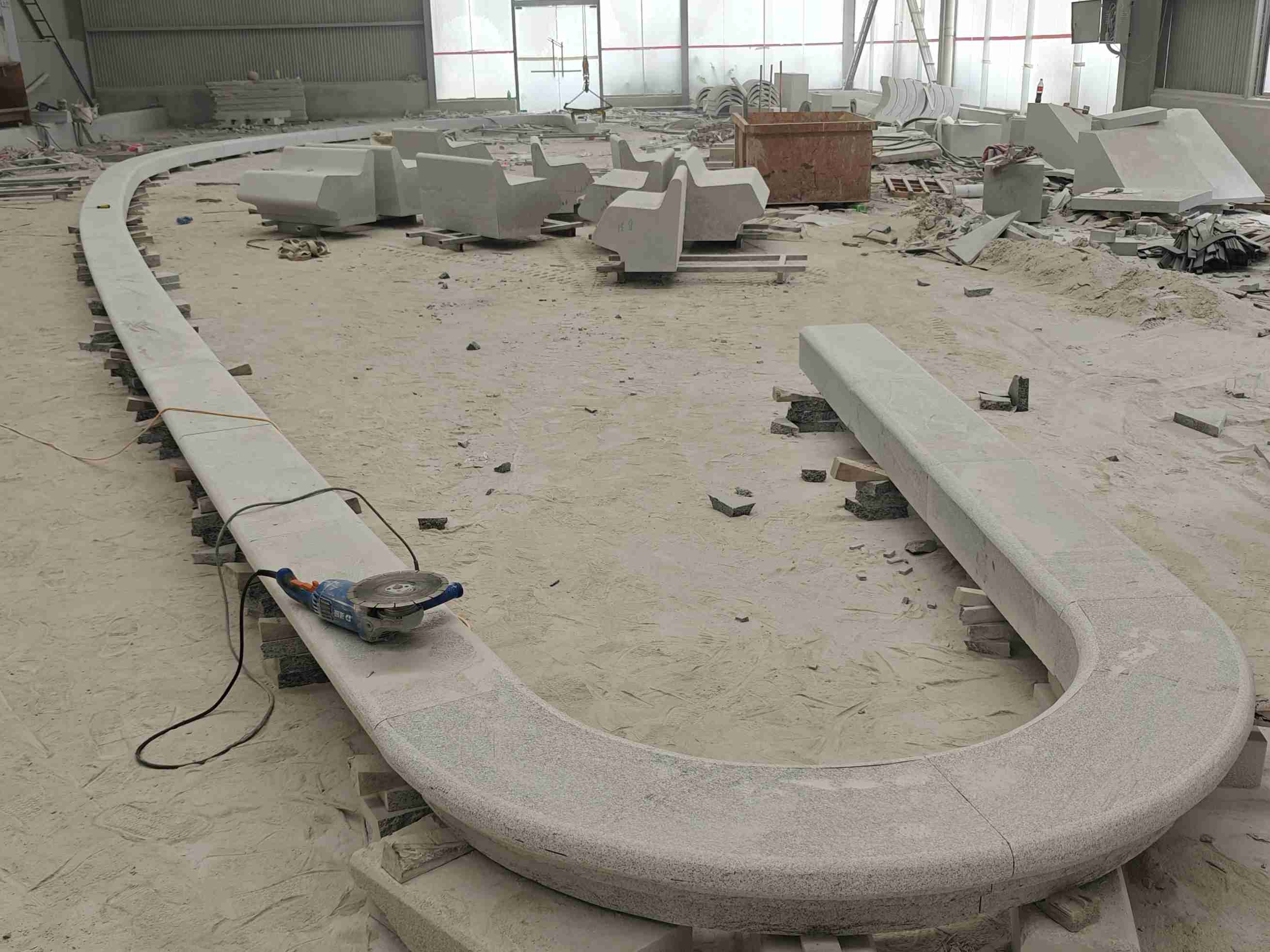 呼和浩特 芝麻白花岗岩弧形花坛石，坐凳石