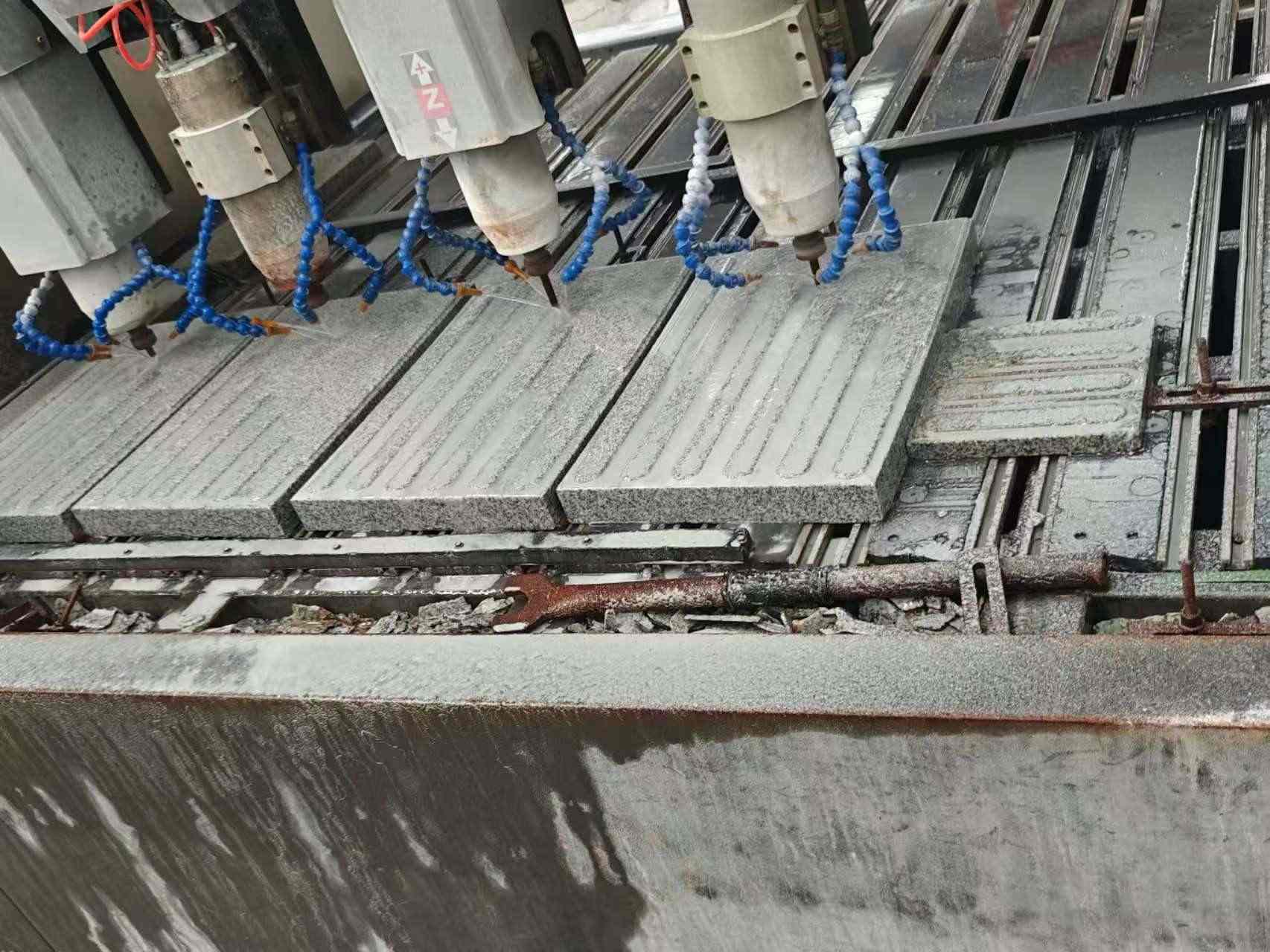 呼和浩特 芝麻白花岗岩荔枝面盲道雕刻