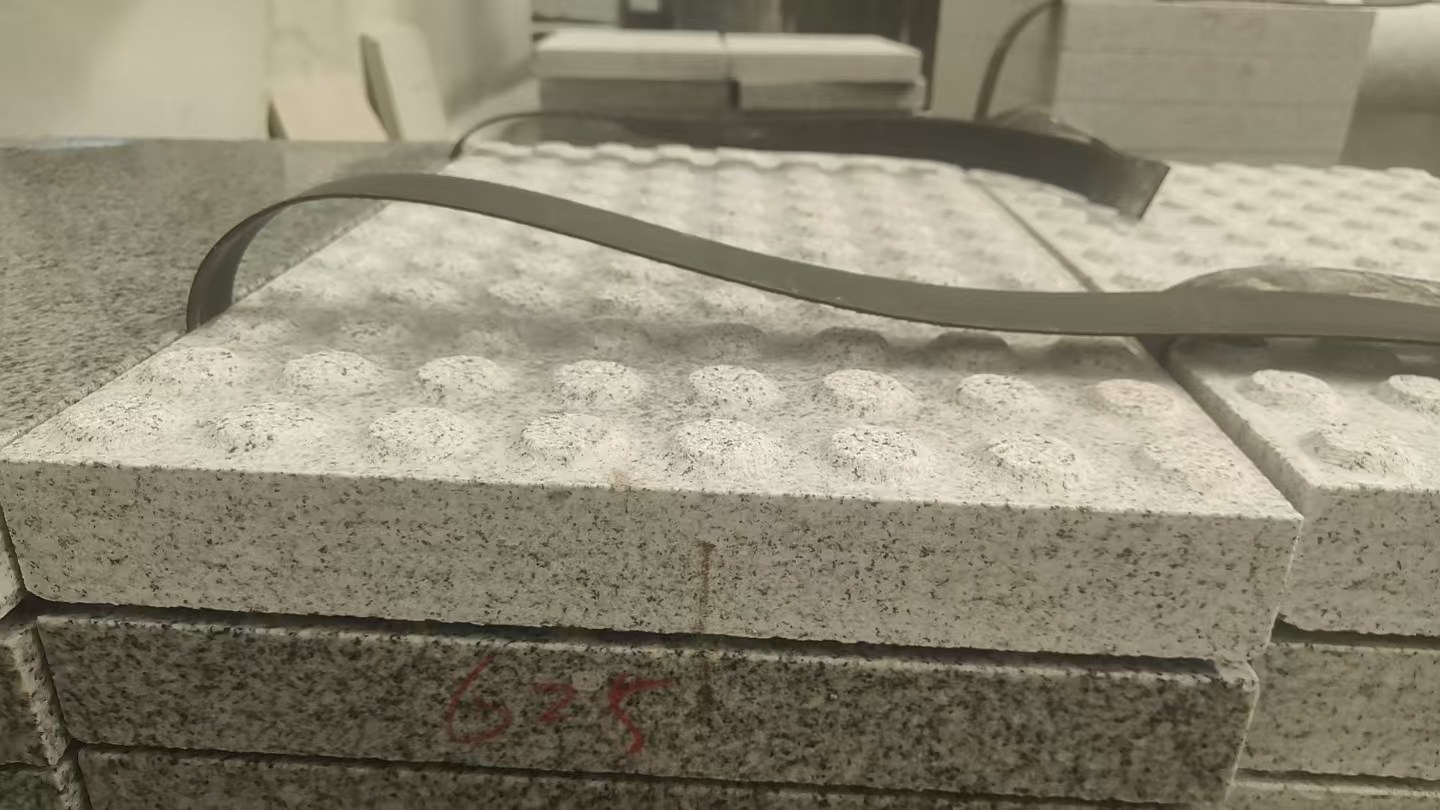 呼和浩特 芝麻白花岗岩6.0公分荔枝面五轴加工雕刻盲点