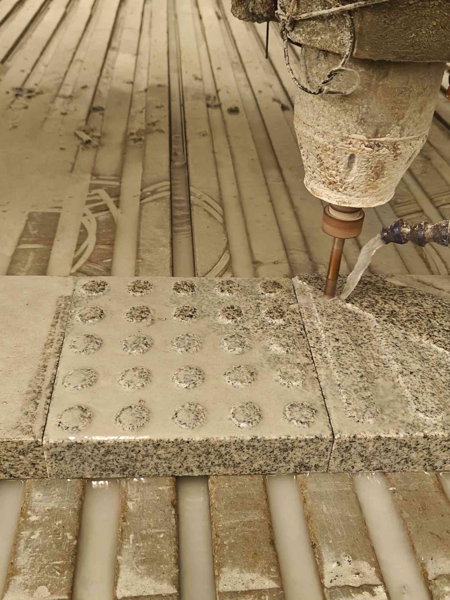 呼和浩特 芝麻白花岗岩石材盲人石、盲道石、盲点石