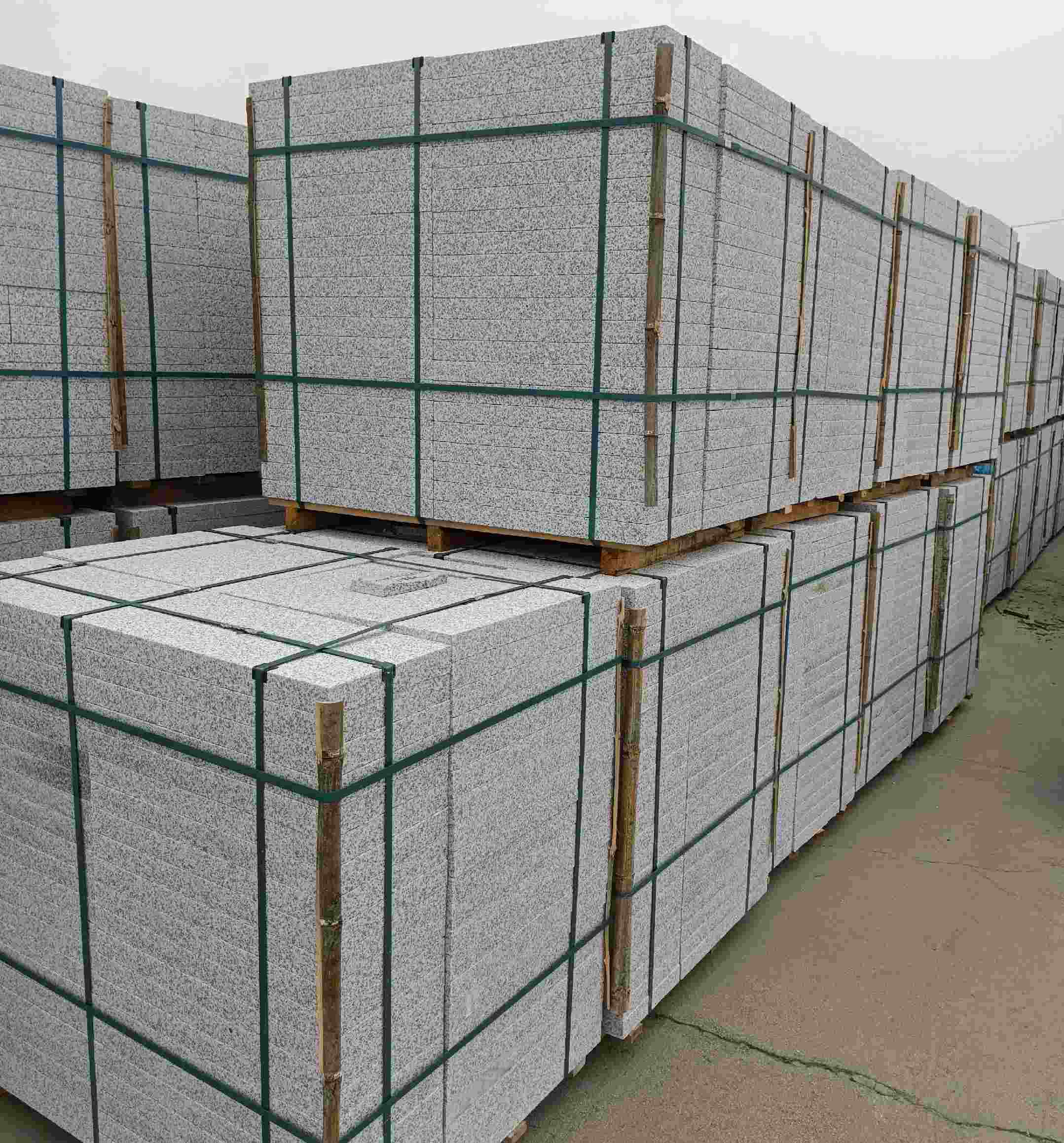 呼和浩特 白麻花岗岩石材荔枝面地铺石（300*600*50）