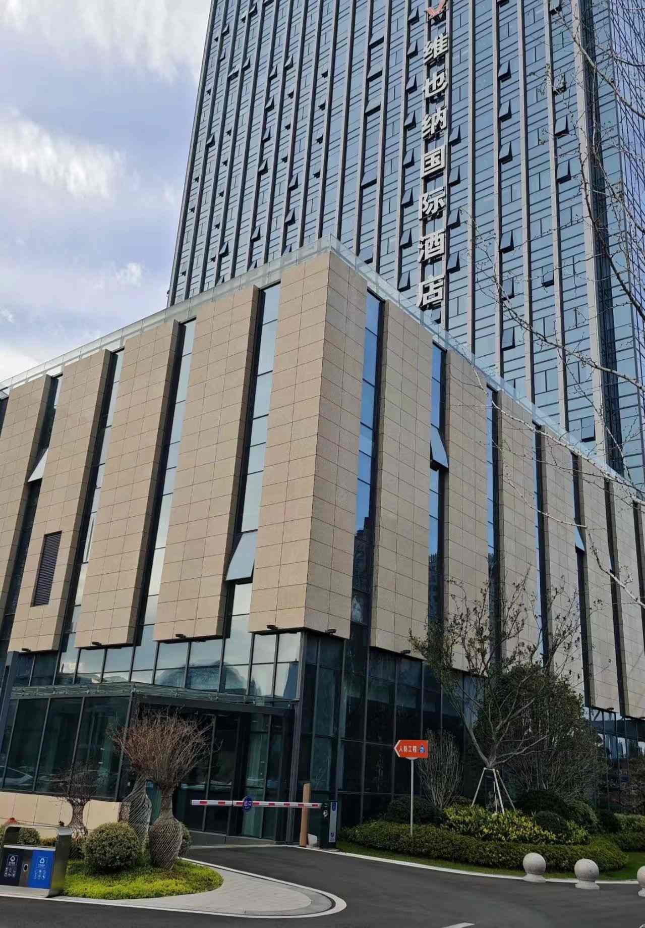 呼和浩特 黄金麻花岗岩外墙干挂