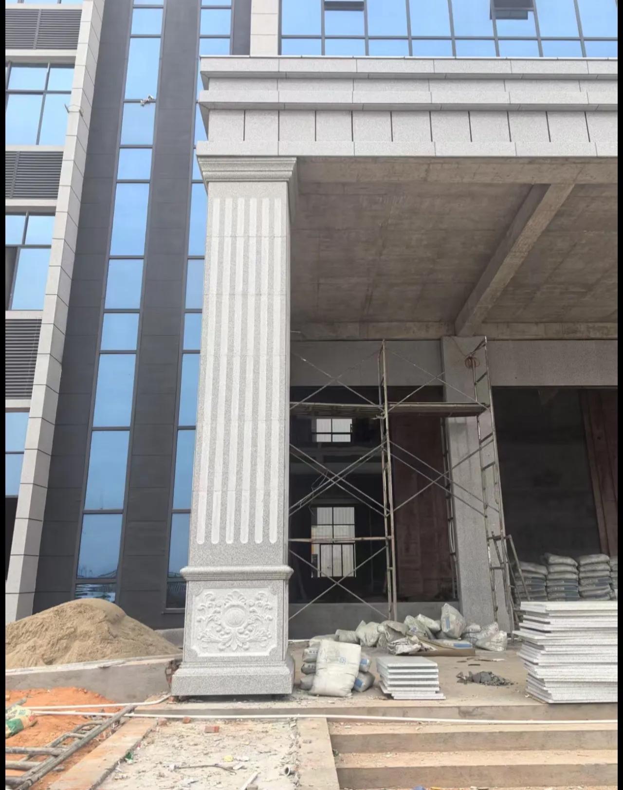 呼和浩特 芝麻白光面花岗岩门楼大柱（罗马柱）配雕花底座
