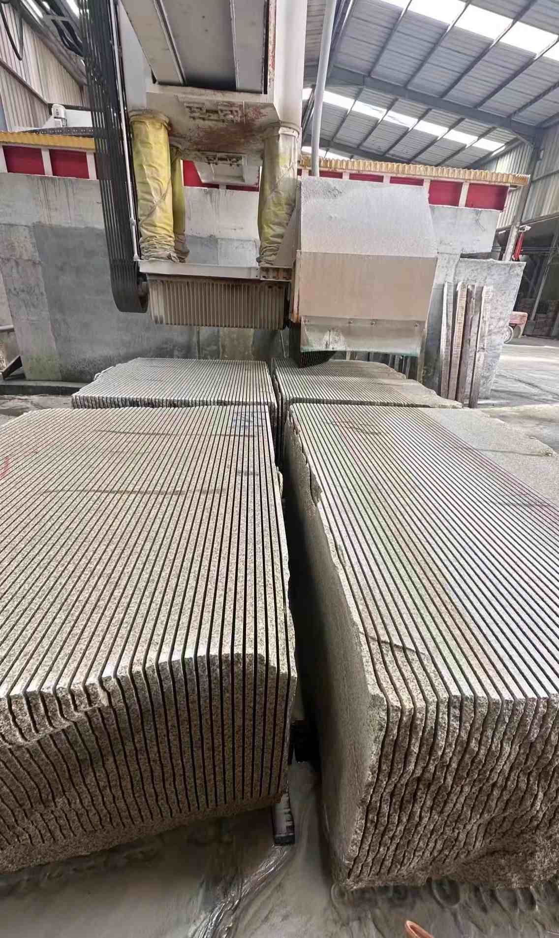 呼和浩特 车间生产日常，黄金麻白麻花岗岩