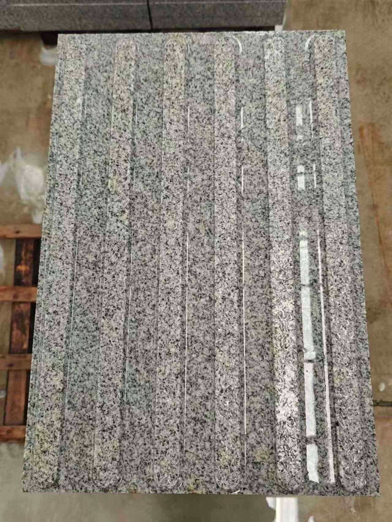 呼和浩特 芝麻白花岗岩荔枝面雕刻盲道，盲条