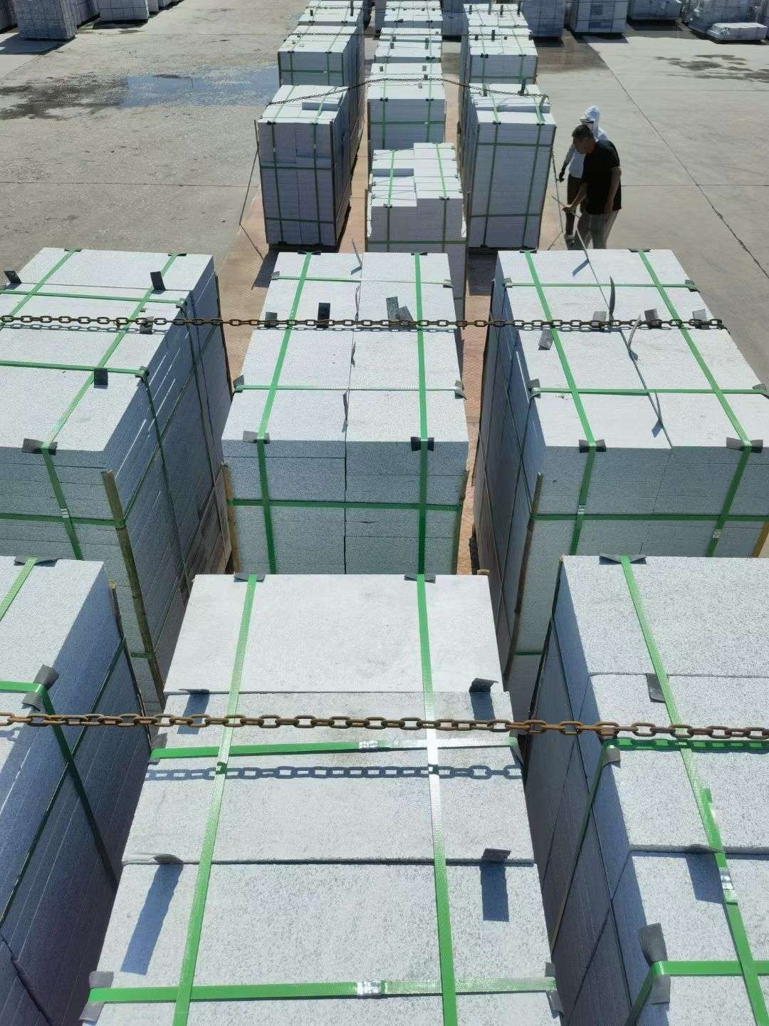 呼和浩特 芝麻白花岗岩5公分地铺石 花岗岩厂家工厂装车日常