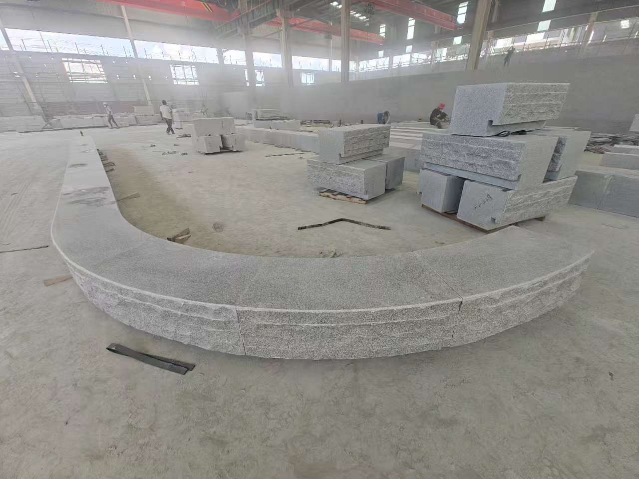 呼和浩特 芝麻白异形坐凳，自然面光面弧形加工