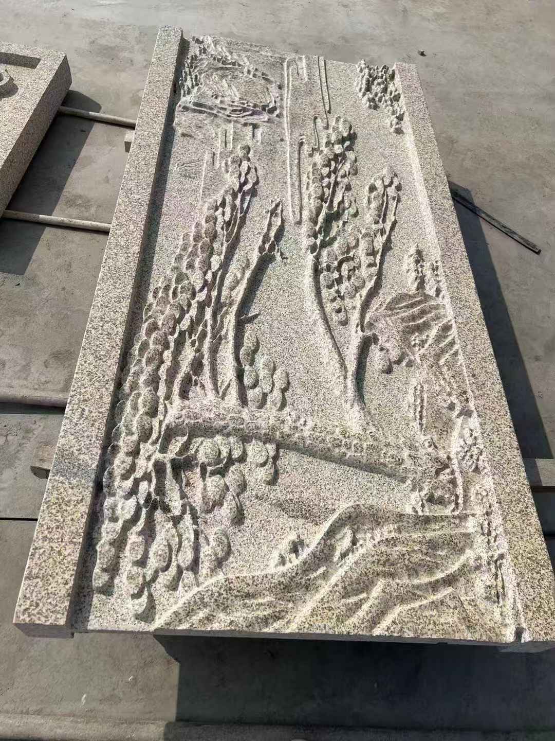 呼和浩特 黄金麻雕刻板浮雕迎客松