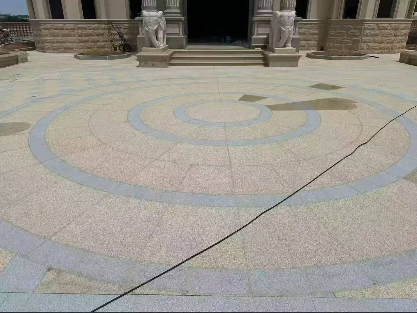 呼和浩特 黄金麻芝麻灰花岗岩石材地铺拼接效果