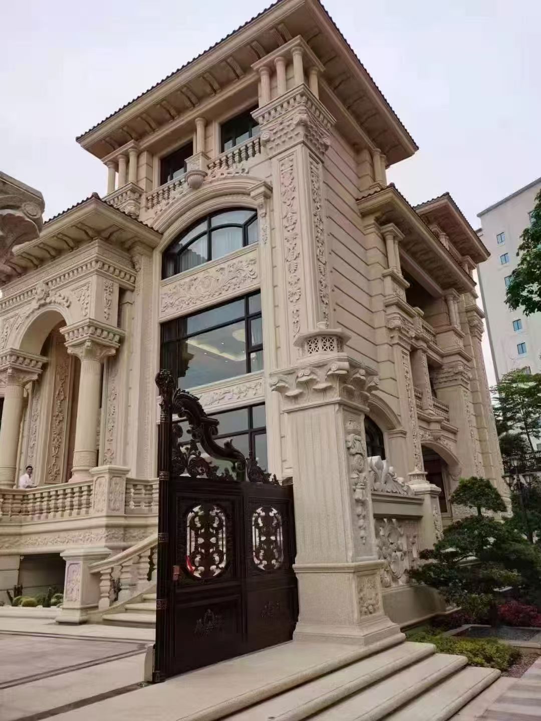 呼和浩特 黄金麻花岗岩别墅外墙干挂效果展示